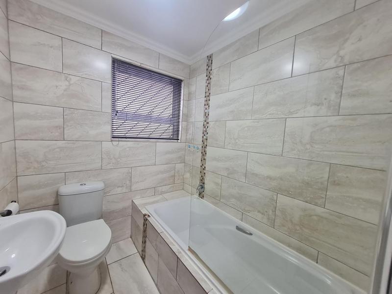 2 Bedroom Property for Sale in Admirals Park Western Cape